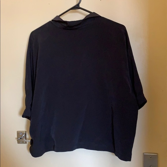 Loose fitting black button down crop - Picture 2 of 4